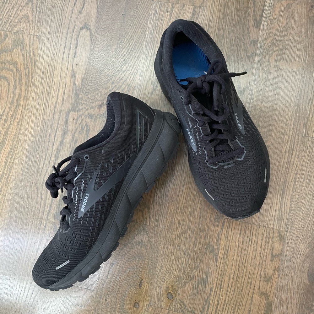 Brooks running sneakers (ghost)